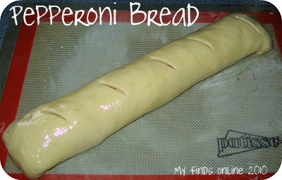 Easy Homemade Pepperoni Bread / myfindsonline.com