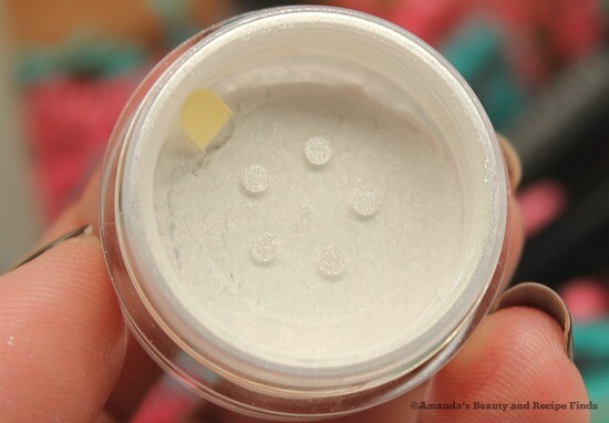 Bellapierre Shimmer Powder in Snowflake / myfindsonline.com