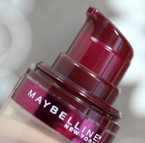 Maybelline The Lifter Instant Age Rewind Lifting Foundation With Peptides