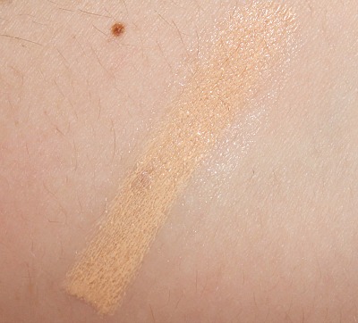 Benefit Fake Up Crease-Control Hydrating Concealer swatch