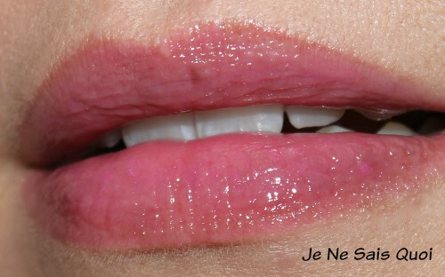 It Cosmetics Vitality Lip Blush Hydrating Gloss Stain Swatch in Je Ne Sais Quoi