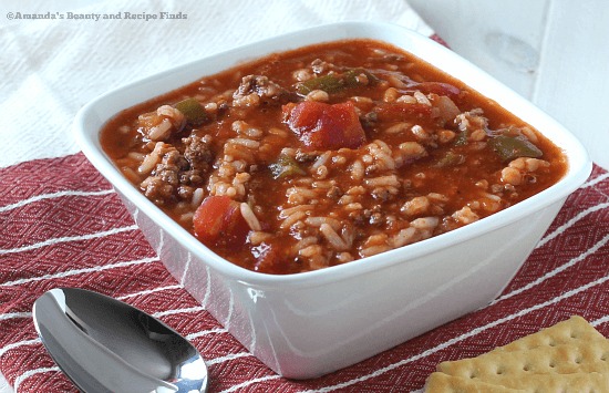 Quick and Easy Stuffed Pepper Soup / myfindsonline.com