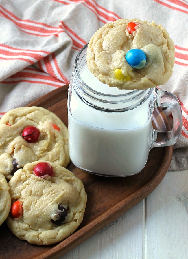 Caramel M&M Pudding Cookies / myfindsonline.com