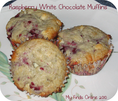 Raspberry White Chocolate Muffins / myfindsonline.com