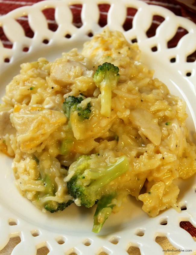 One Pot Creamy, Cheesy Chicken, Broccoli and Rice Skillet / myfindsonline.com